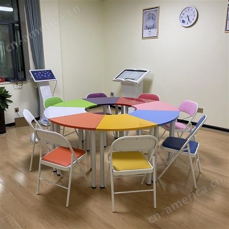 中小学游戏桌椅 彩色团体活动桌椅货源充足