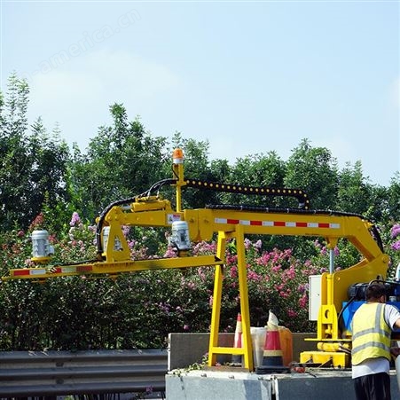 达沃多功能绿化修剪车 树木园林机械修剪机 高速公路边坡绿化