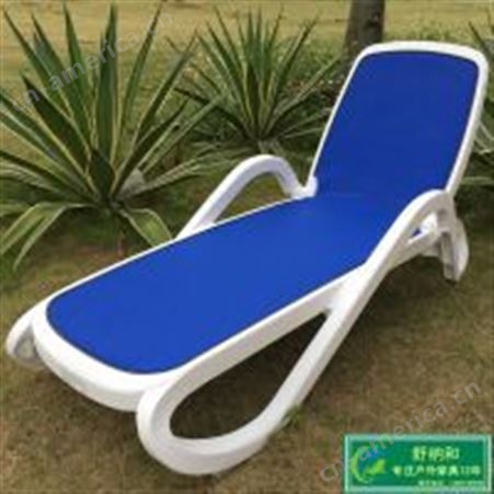 南京户外泳池沙滩躺椅 水上乐园用的户外沙滩椅 室内游泳馆躺椅 塑料沙滩椅